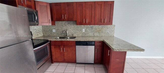 Building Photo - 4140 Woodside Dr
