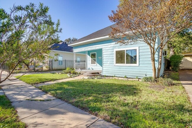 Building Photo - Newly Remodeled 2 Bed, 1 Bath Home near Hi...