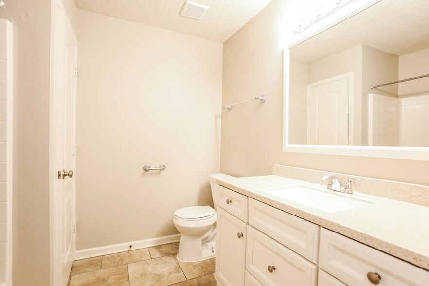 Building Photo - 1322 Dunns Lake Dr