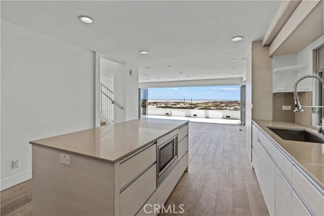 Building Photo - 816 W Oceanfront