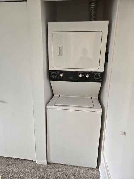 Building Photo - 7720 W 87th Dr