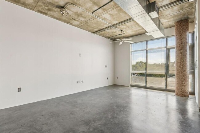 Building Photo - 10 N Summerlin Ave