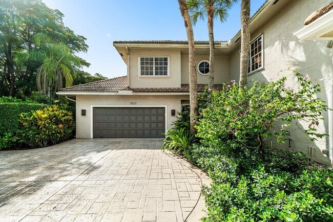 Building Photo - 11823 Pebblewood Dr