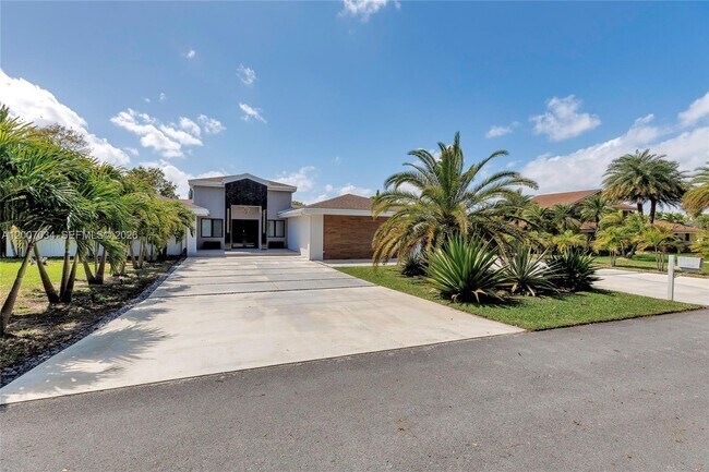 Building Photo - 13540 SW 98th Ct