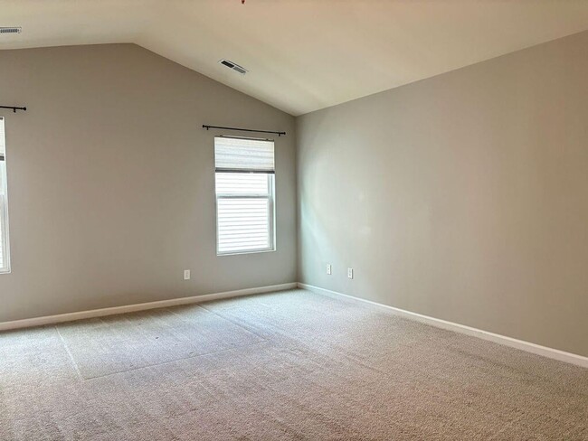 Building Photo - Available Now-Beautiful 4 BR/3BA Home