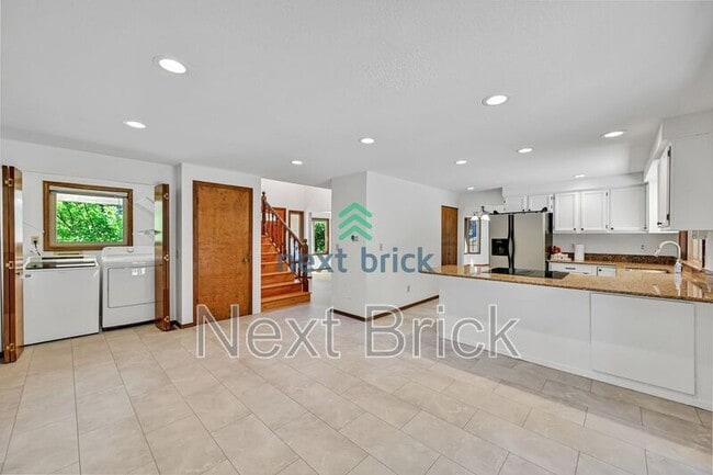 Building Photo - 21501 21st Ave W