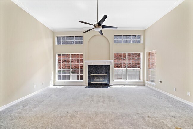 Building Photo - 6627 Queensclub Dr