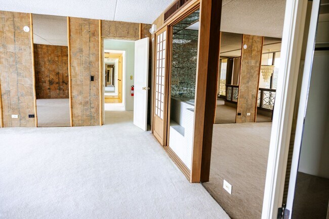 Building Photo - 2240 Kuhio Ave.
