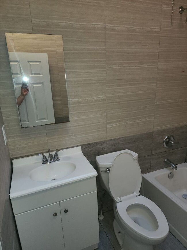 Building Photo - Remodeled home - Olney