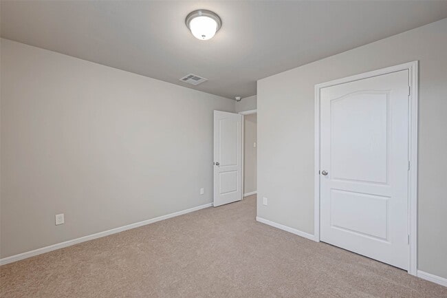 Building Photo - 2111 Post Oak Ct