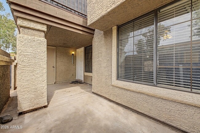 Building Photo - 1905 E University Dr