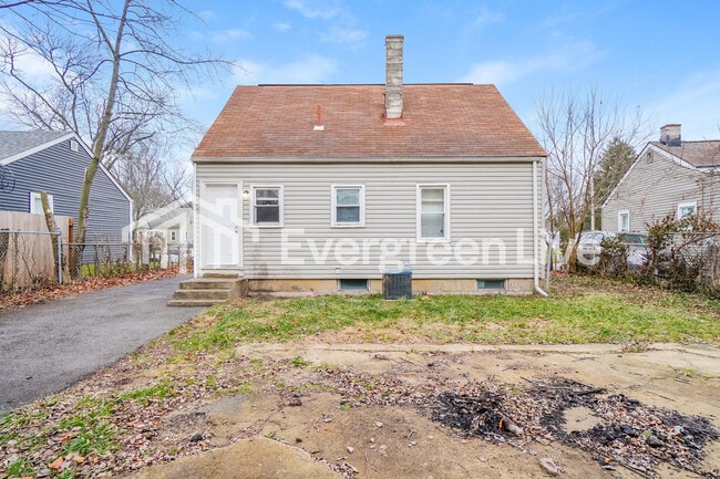 Building Photo - 2181 Middlehurst Dr