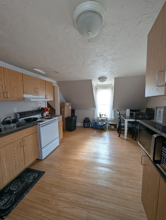 Building Photo - 27 Pleasant St