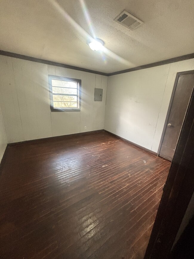 Building Photo - 301 College Ave