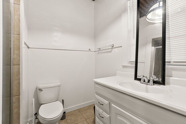 Building Photo - 1304 Riverside Dr