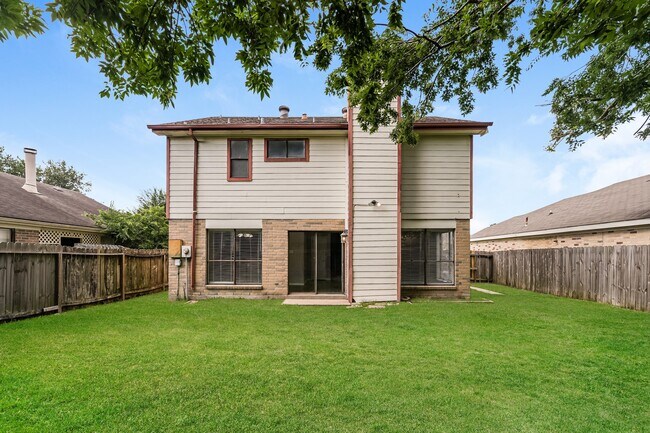 Building Photo - 15511 Evergreen Grove Dr