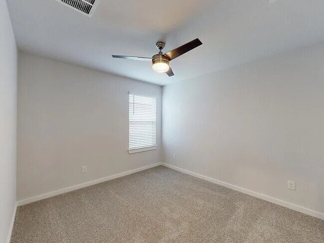 Building Photo - "Charming 3-Bedroom Retreat in College Station!"