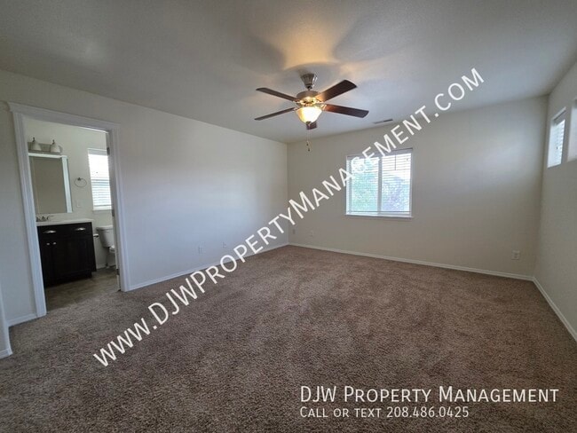 Building Photo - 614 S Grey Pine Ln