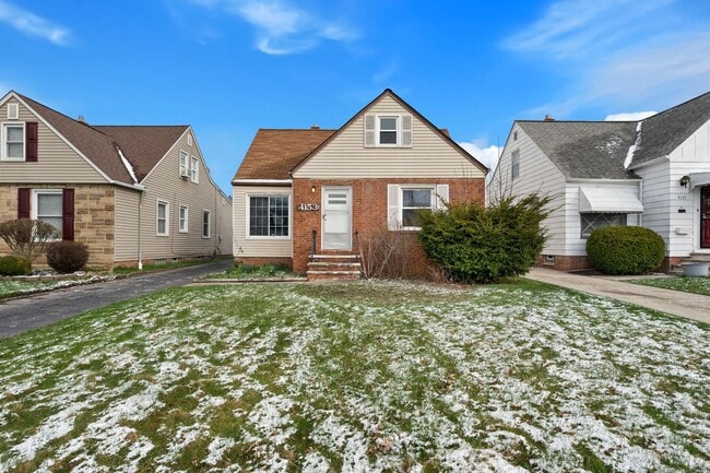 Building Photo - Beautiful Home in South Euclid