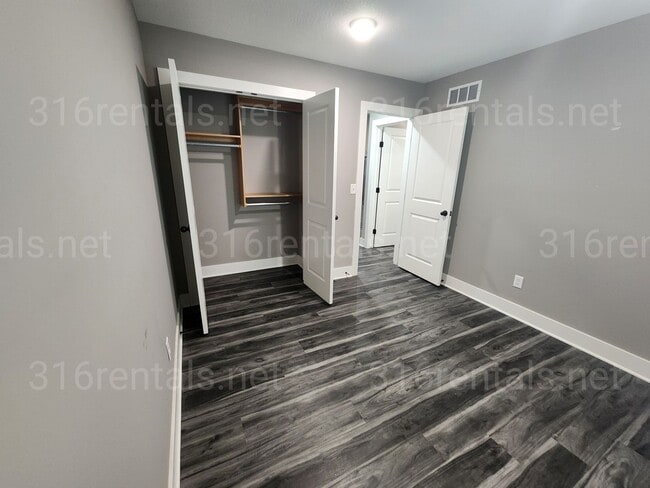 Building Photo - 5267 N Toben Ct