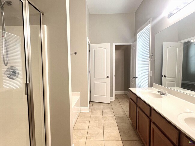 Building Photo - 760 Ivy Brook Way