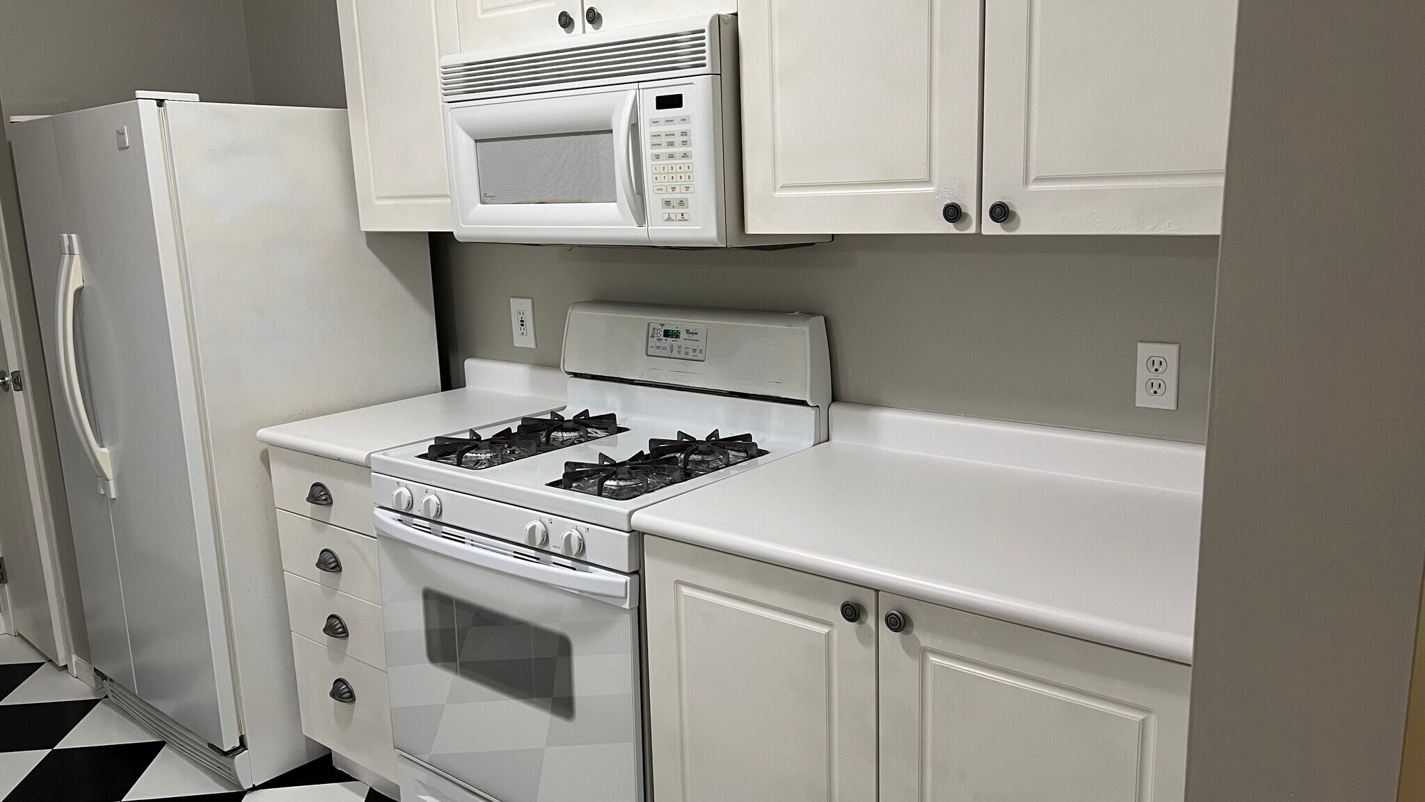 Building Photo - 6076 Georges Park Dr