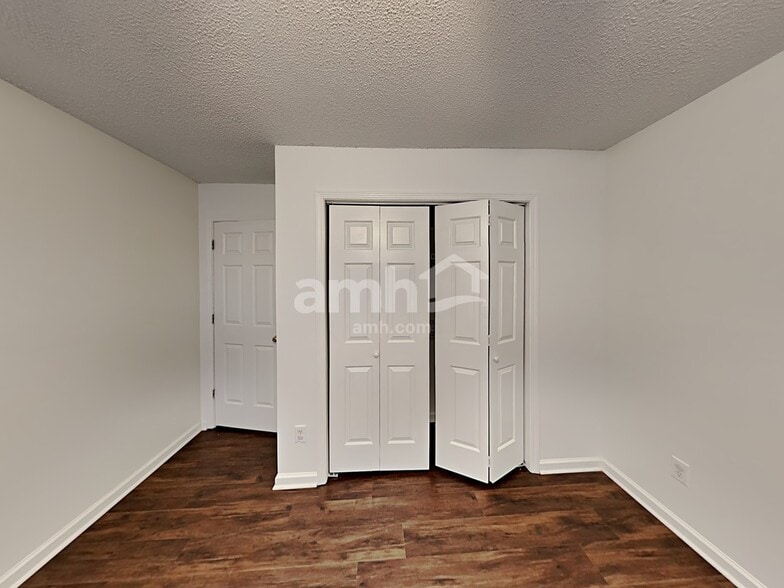 Building Photo - 1209 Lainster Dr SE