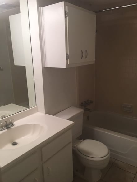 Building Photo - 1414 Castle Ct