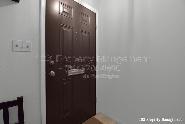 Building Photo - 911 Manor Ln