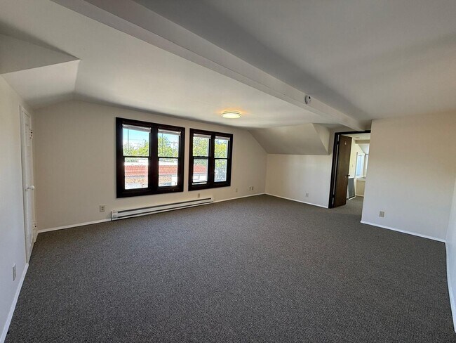 Building Photo - 7519 Greenwood Ave N