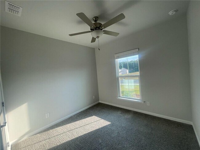 Building Photo - 3156 Morgan Hill Dr SE