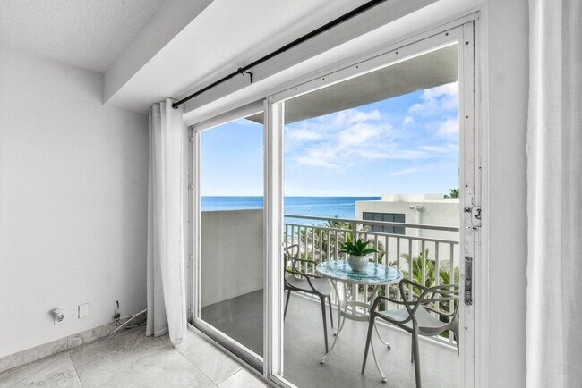 Building Photo - 4511 S Ocean Blvd