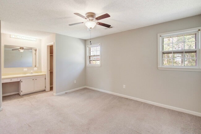 Building Photo - 1860 Piper Dr