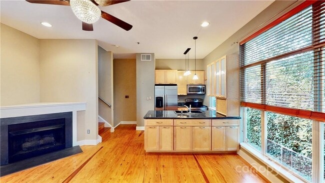 Building Photo - 2062 Atherton Heights Ln