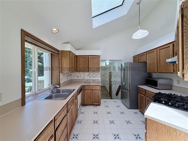 Building Photo - 7066 SW 156th Ave