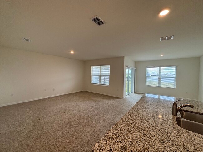 Building Photo - 812 Sky Hvn Wy