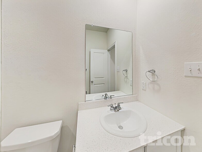 Building Photo - 2401 Lalun Lane