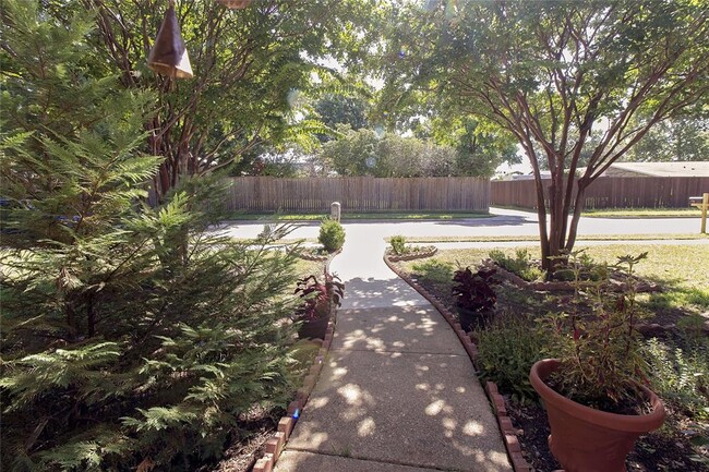 Building Photo - 3321 Pinion Dr