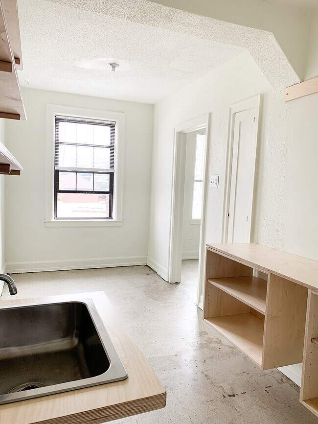 Building Photo - 1130 Holcomb St