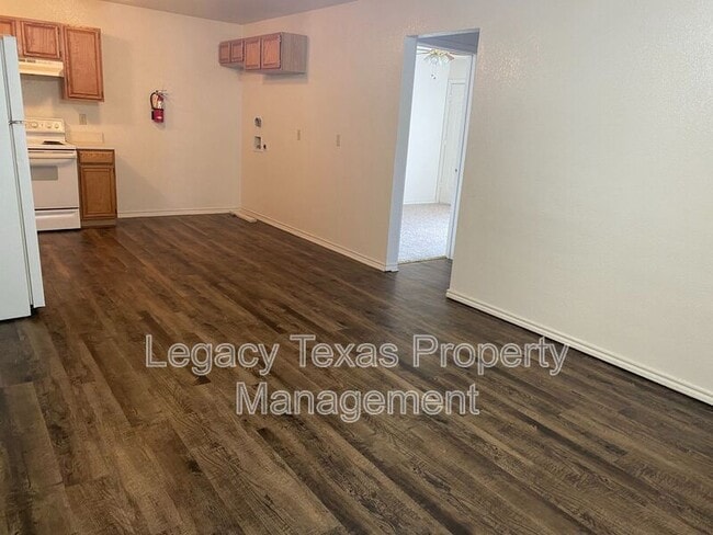 Primary Photo - 1110 Williams Ave