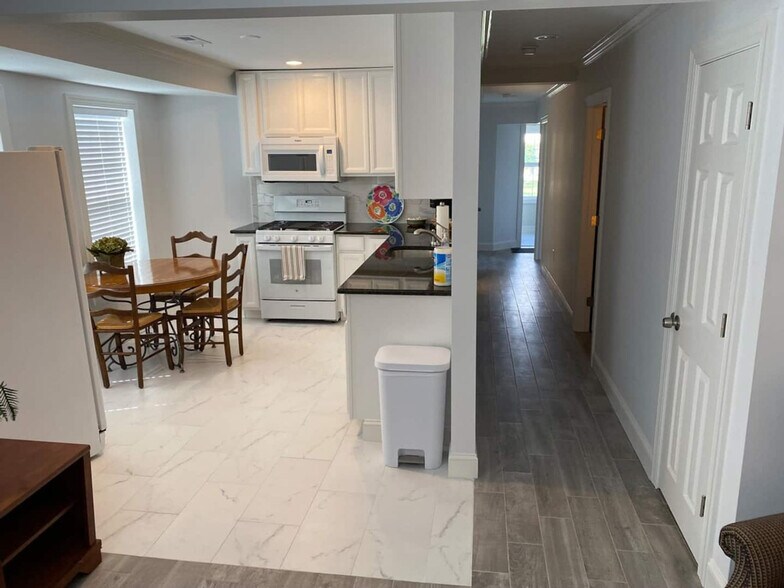 Building Photo - 717 Lancaster Ave