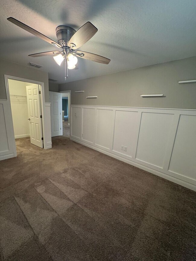 Building Photo - Spacious 5-Bedroom Riverview Home