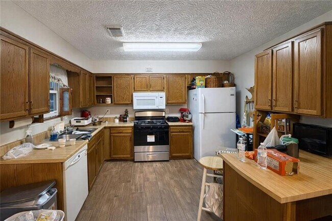 Building Photo - 1136 Samuel Dr