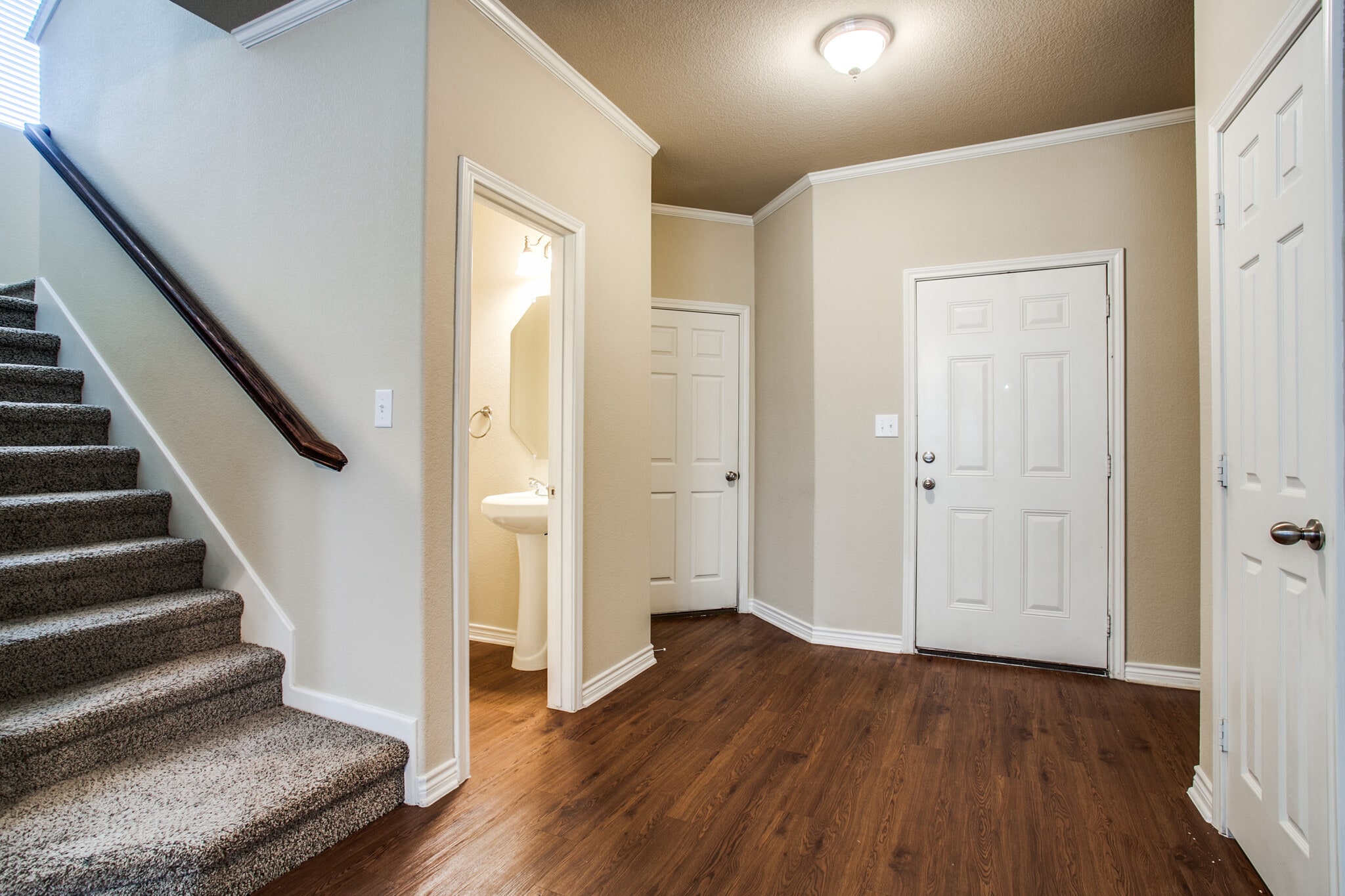 Building Photo - 417B Castleridge Dr