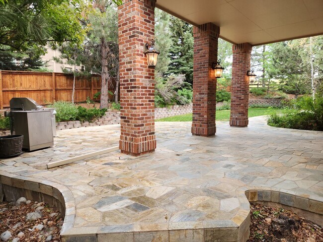 Building Photo - Welcome Home! Beautiful house in Highlands...
