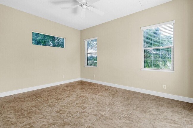 Building Photo - 1280 S Village Square