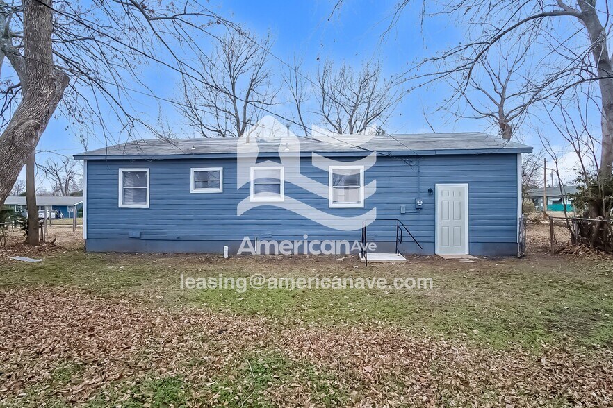 Building Photo - 5215 N Johnstown Ave