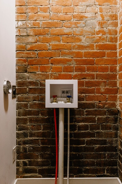 Building Photo - 503 Church St