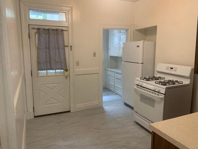 Building Photo - 5542 Fair Oaks St