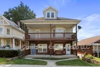 Building Photo - 914 Summit Ave